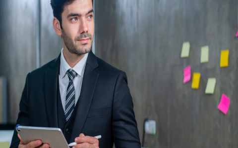 How Do You Become a Sports Analyst: 7 Expert Strategies for Breaking Into the Industry